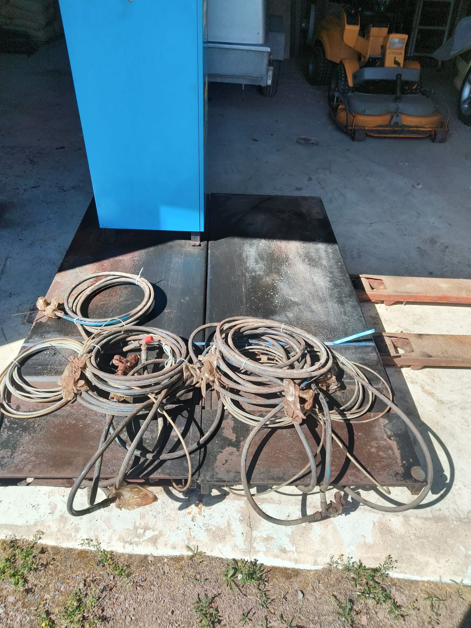Image 1/15