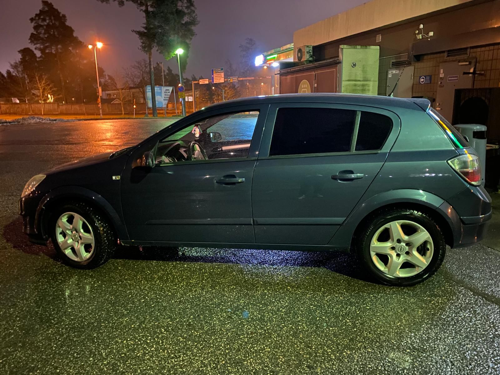 Image 3/12