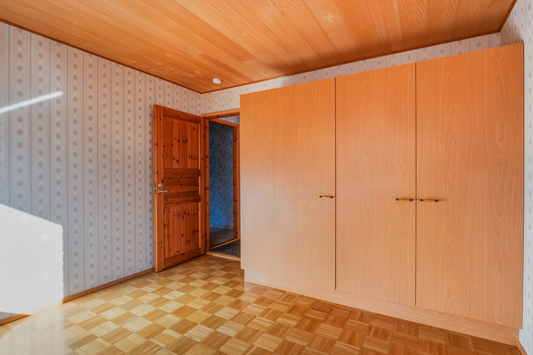 Image 11/19