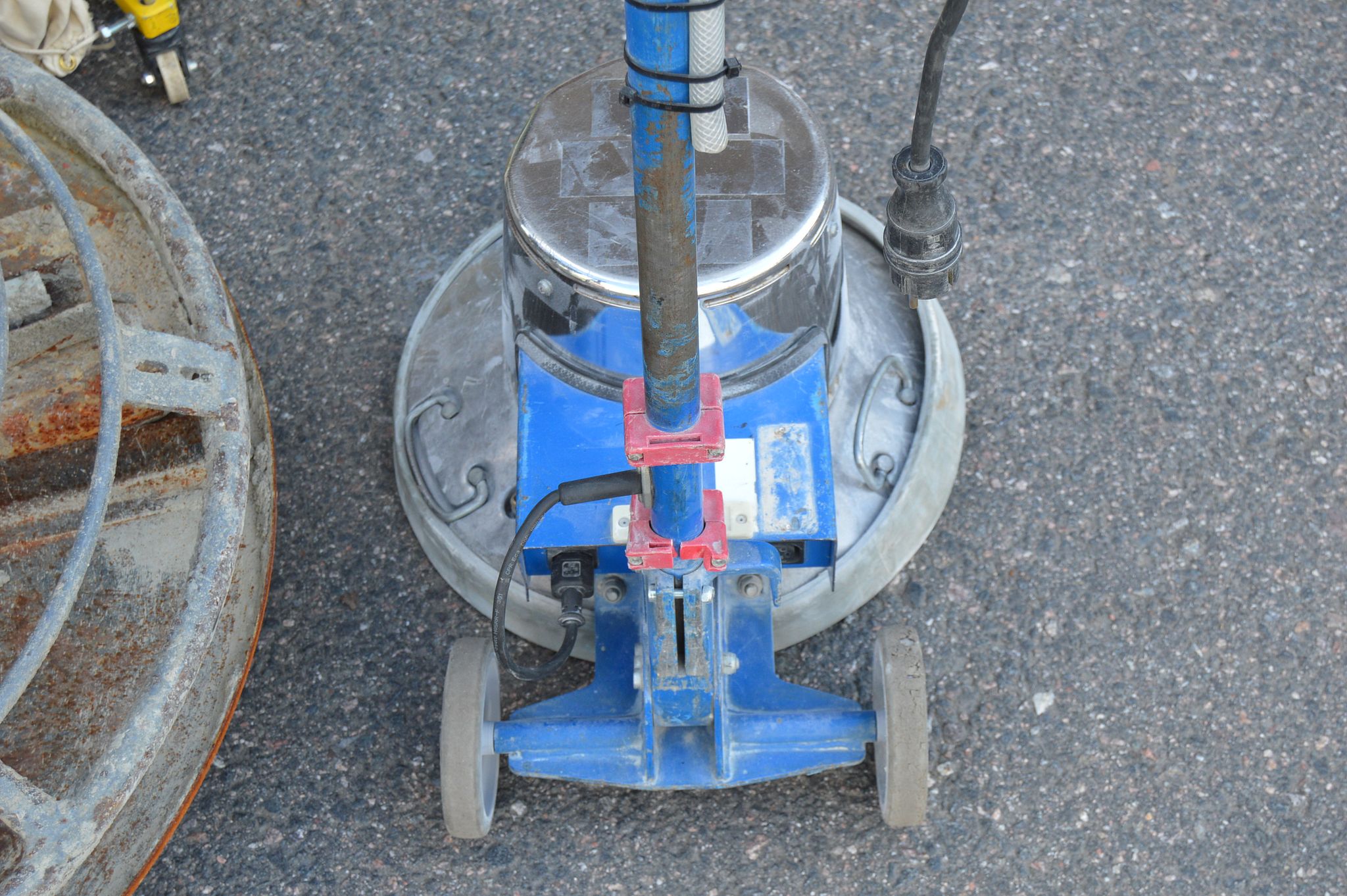 Image 13/19