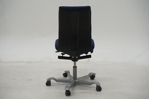 Image 3/7