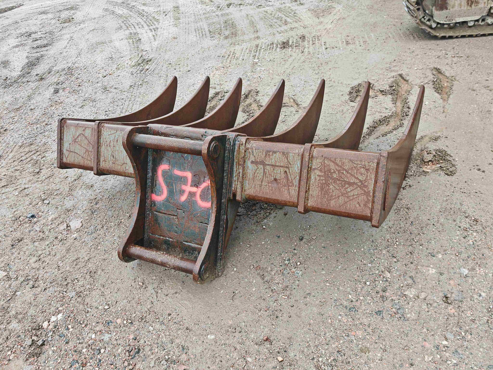 Image 1/2