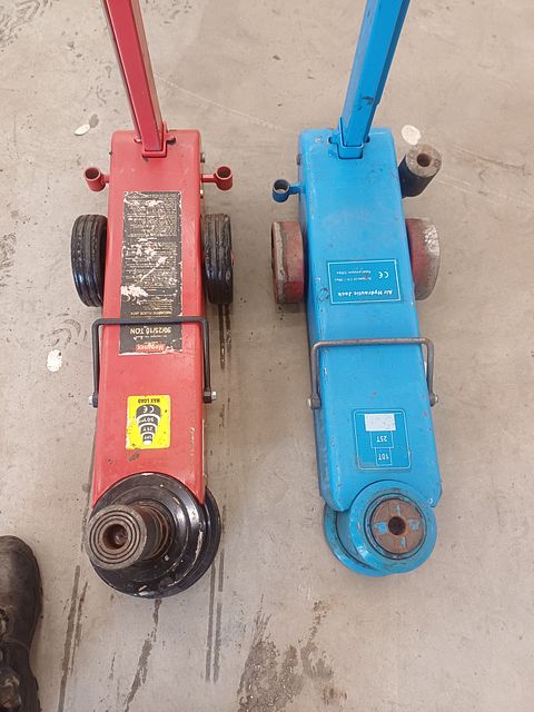 Image 1/3