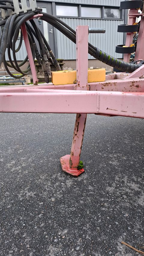 Image 6/8