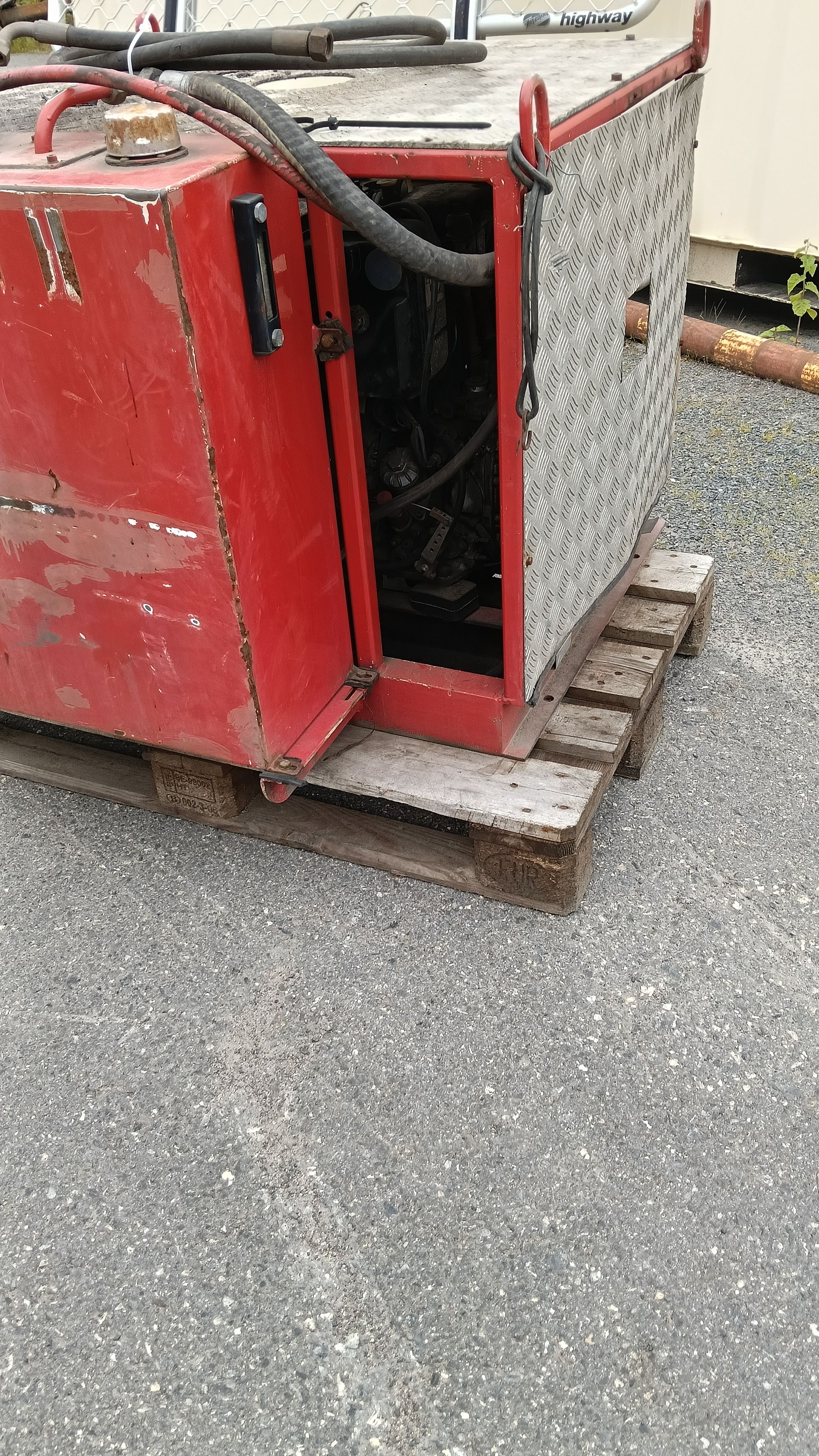 Image 2/8