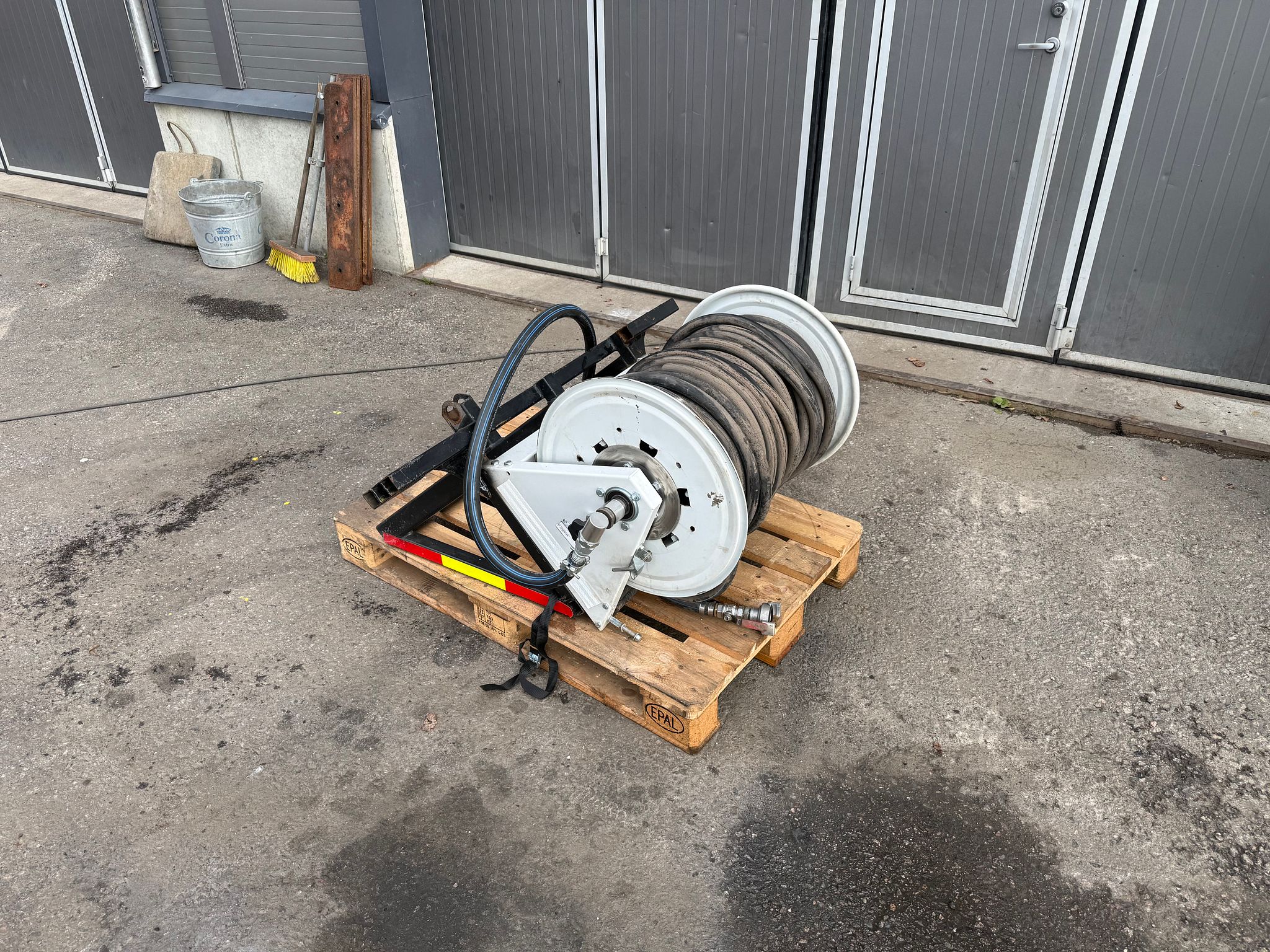 Image 2/4