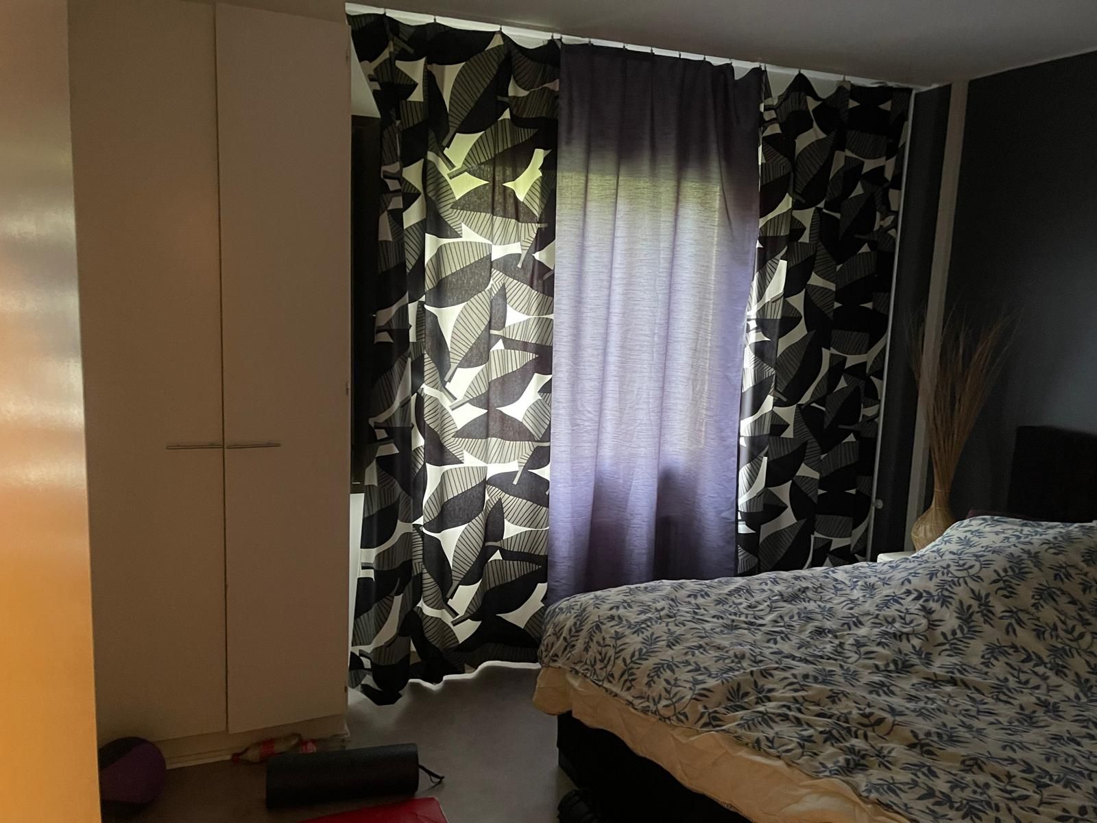 Image 6/10