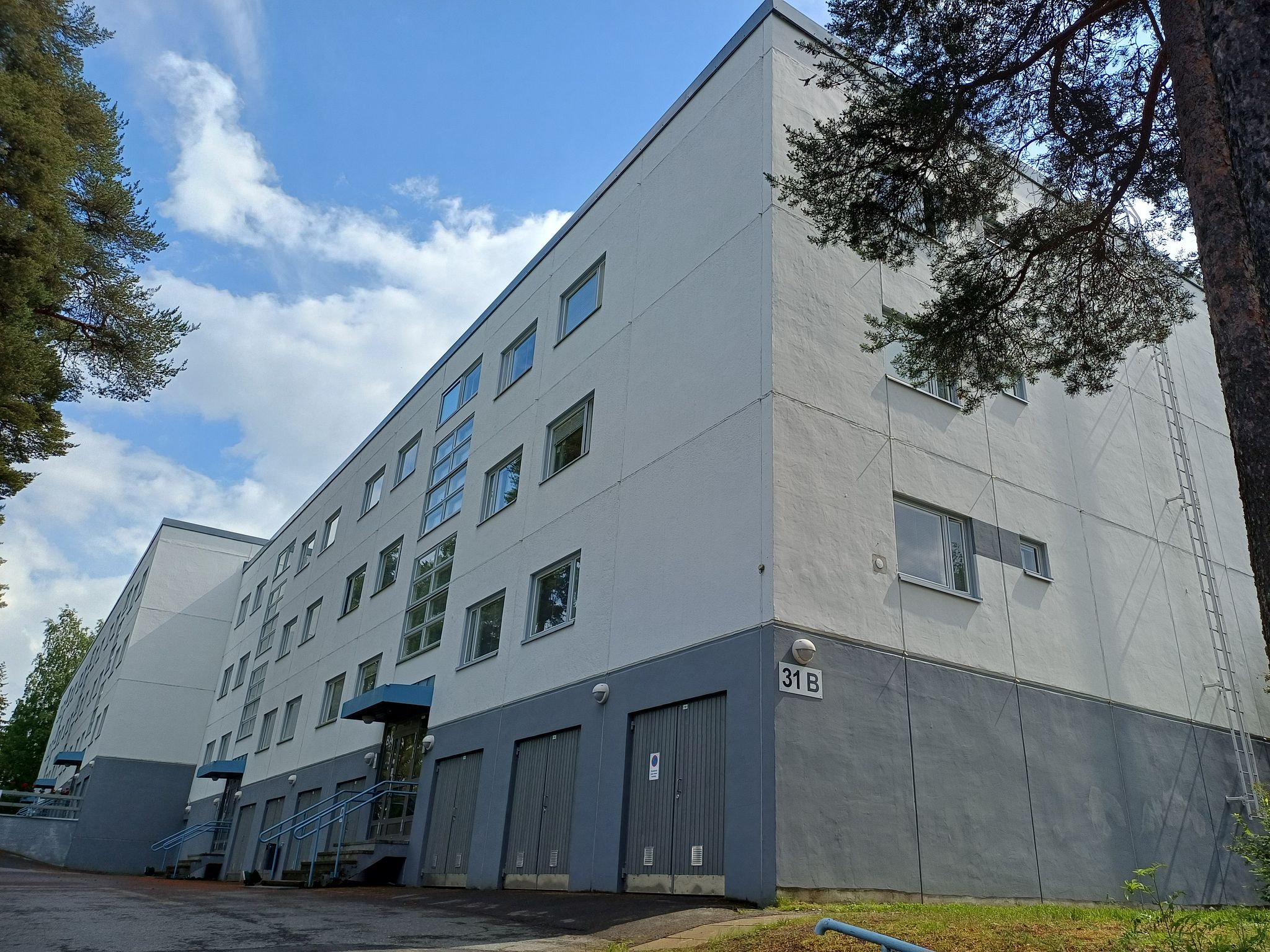 Image 2/20
