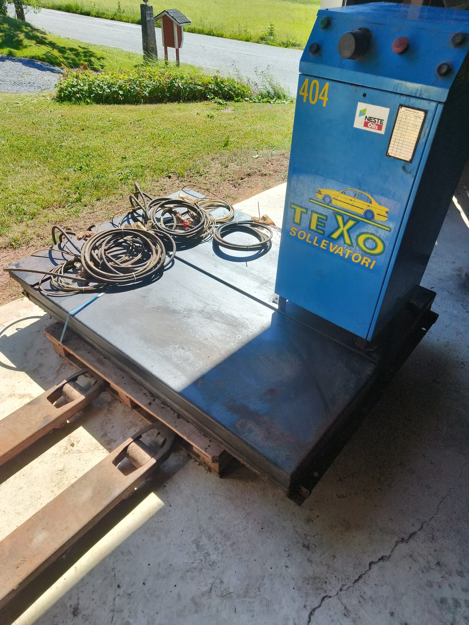 Image 2/15