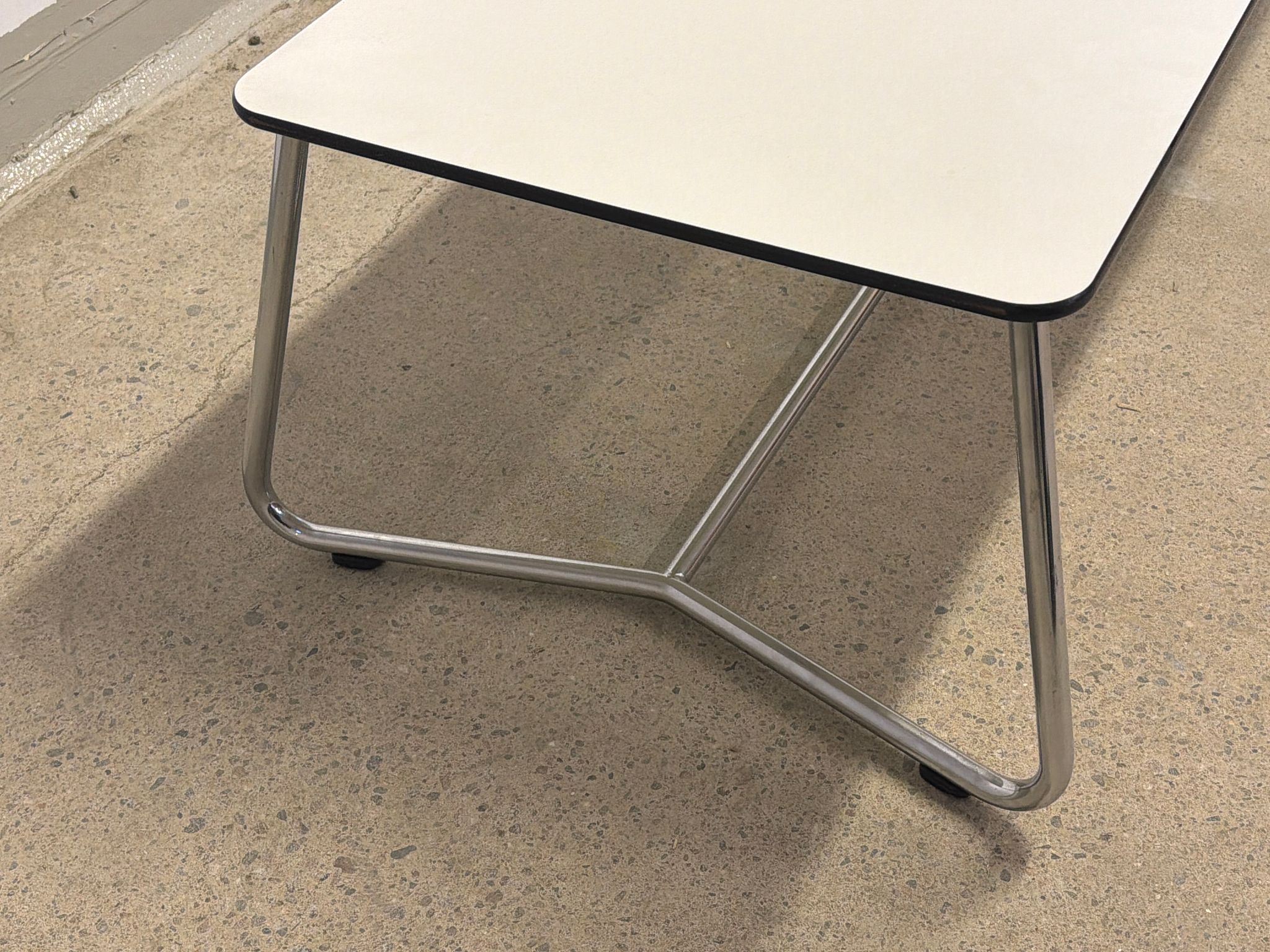Image 4/6