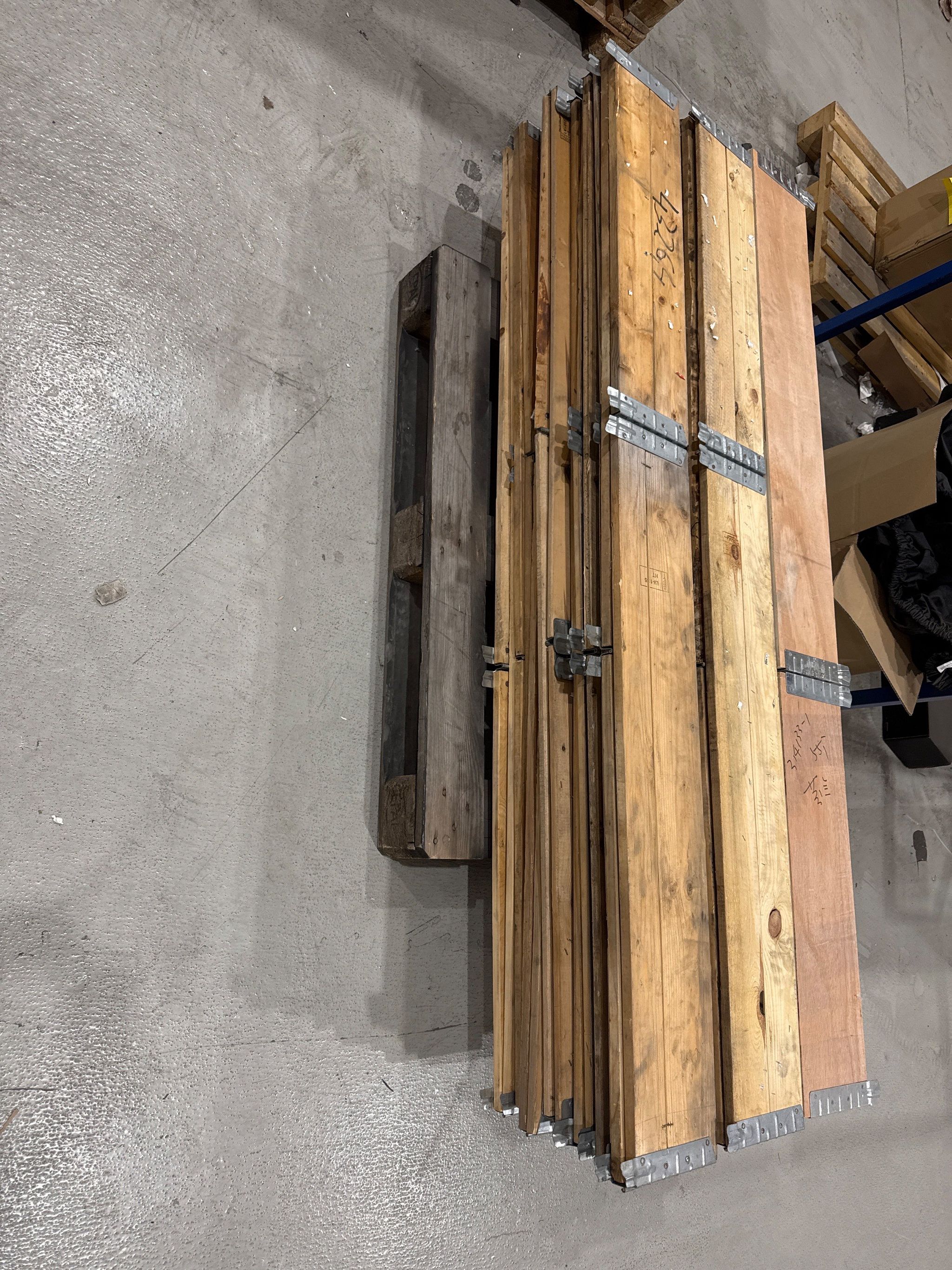 Image 8/12