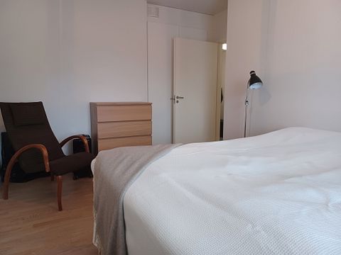 Image 6/9