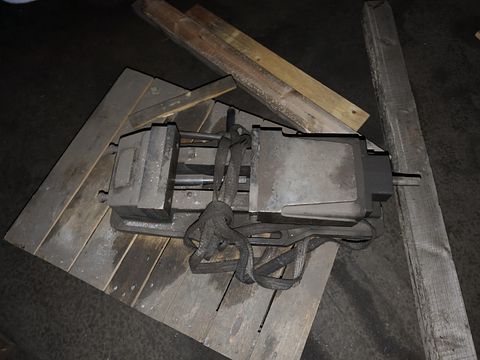 Image 3/12