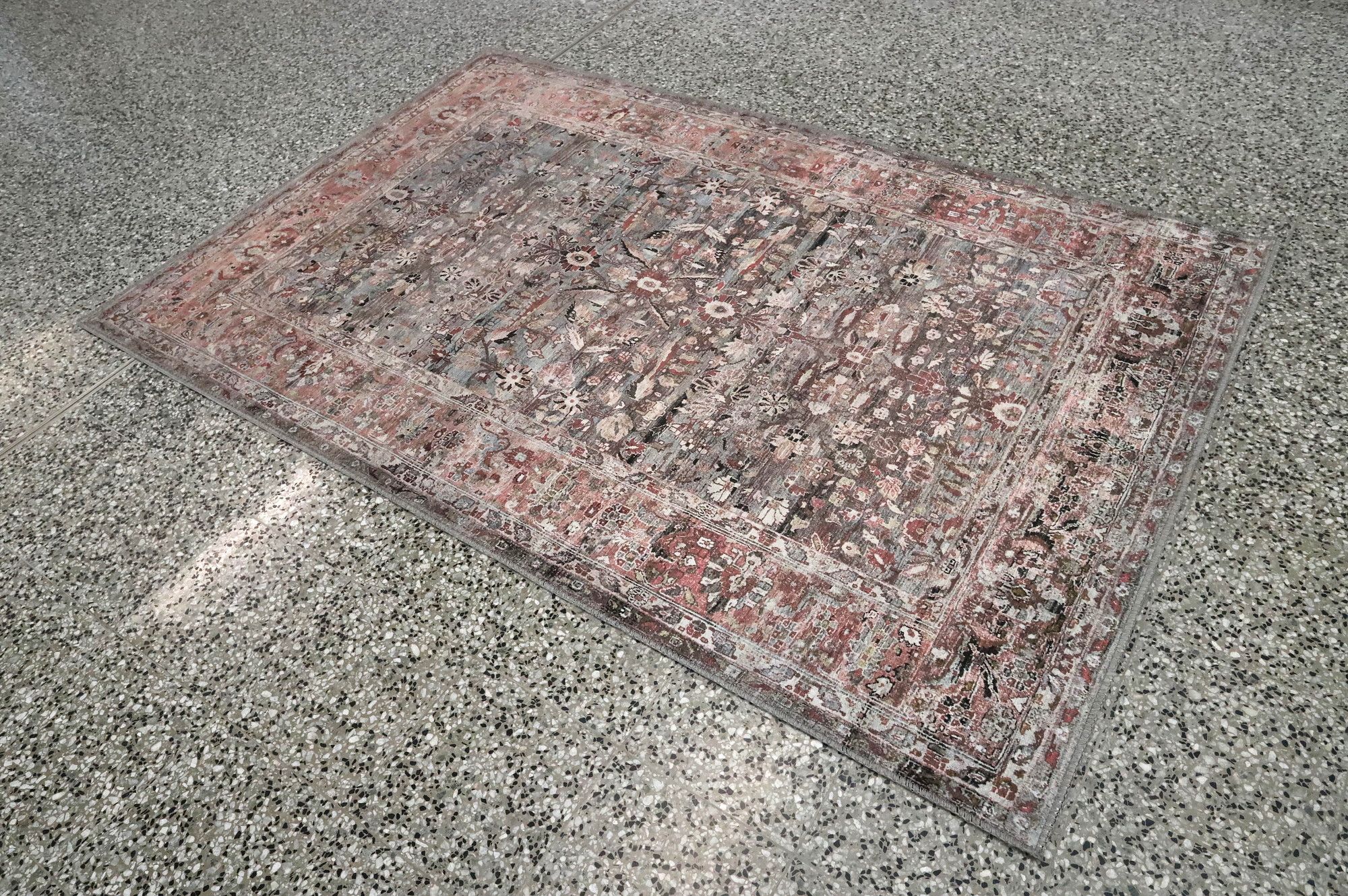 Image 2/5