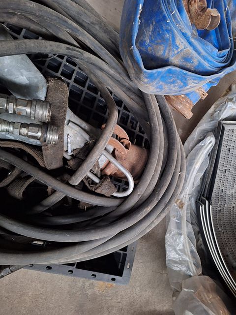 Image 4/6