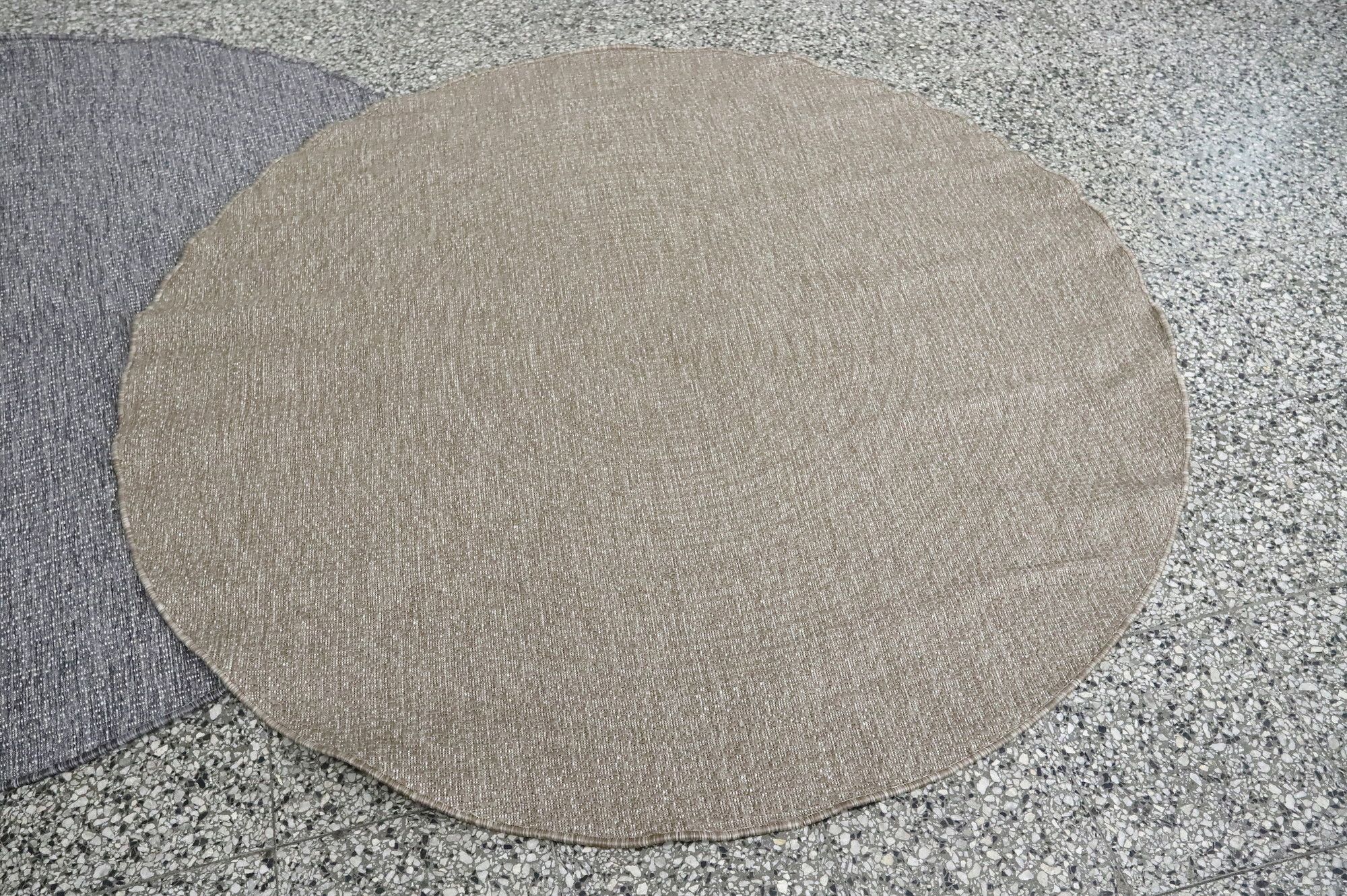 Image 2/7