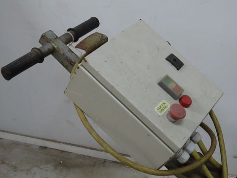 Image 3/6