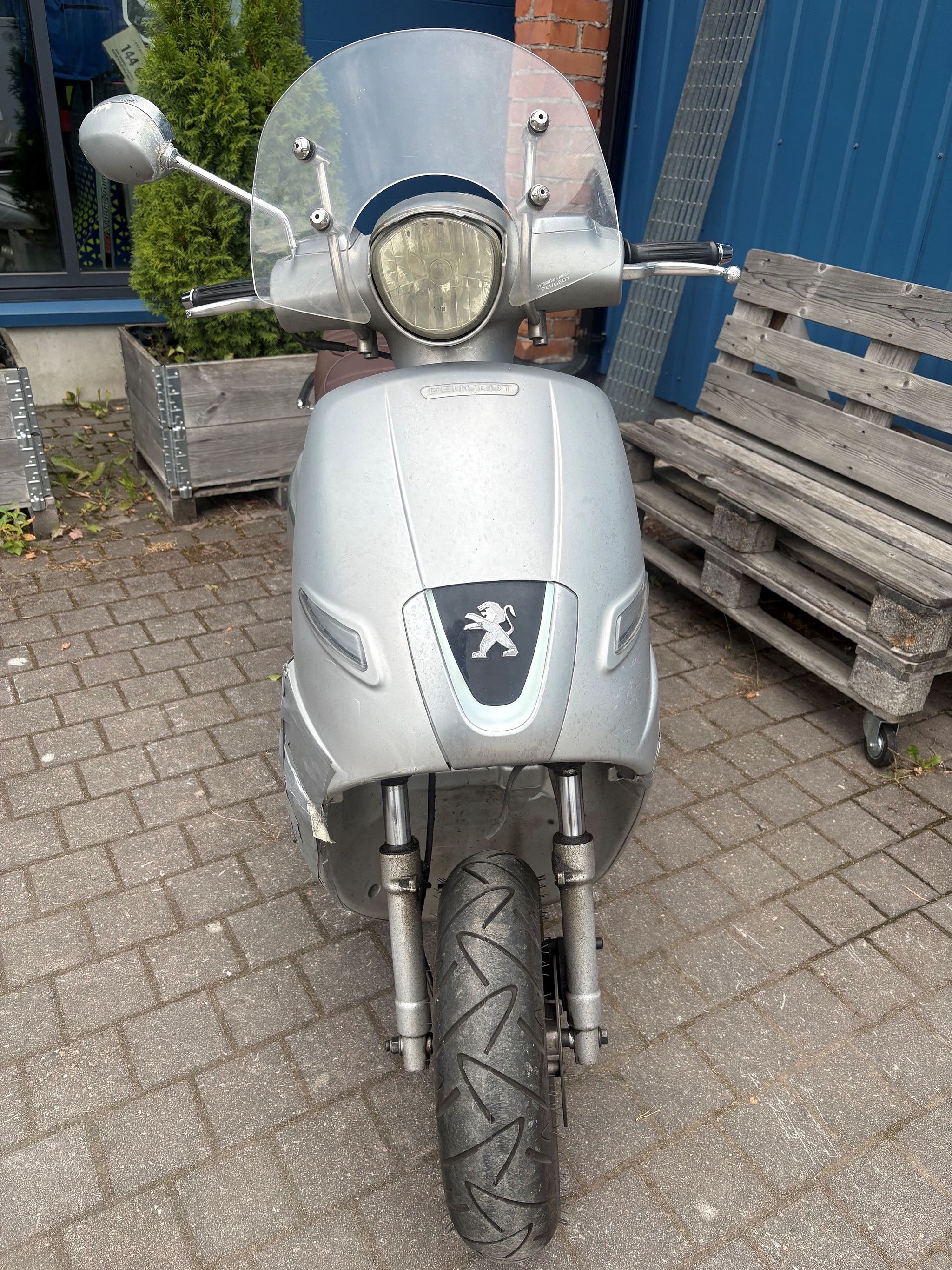 Image 2/6