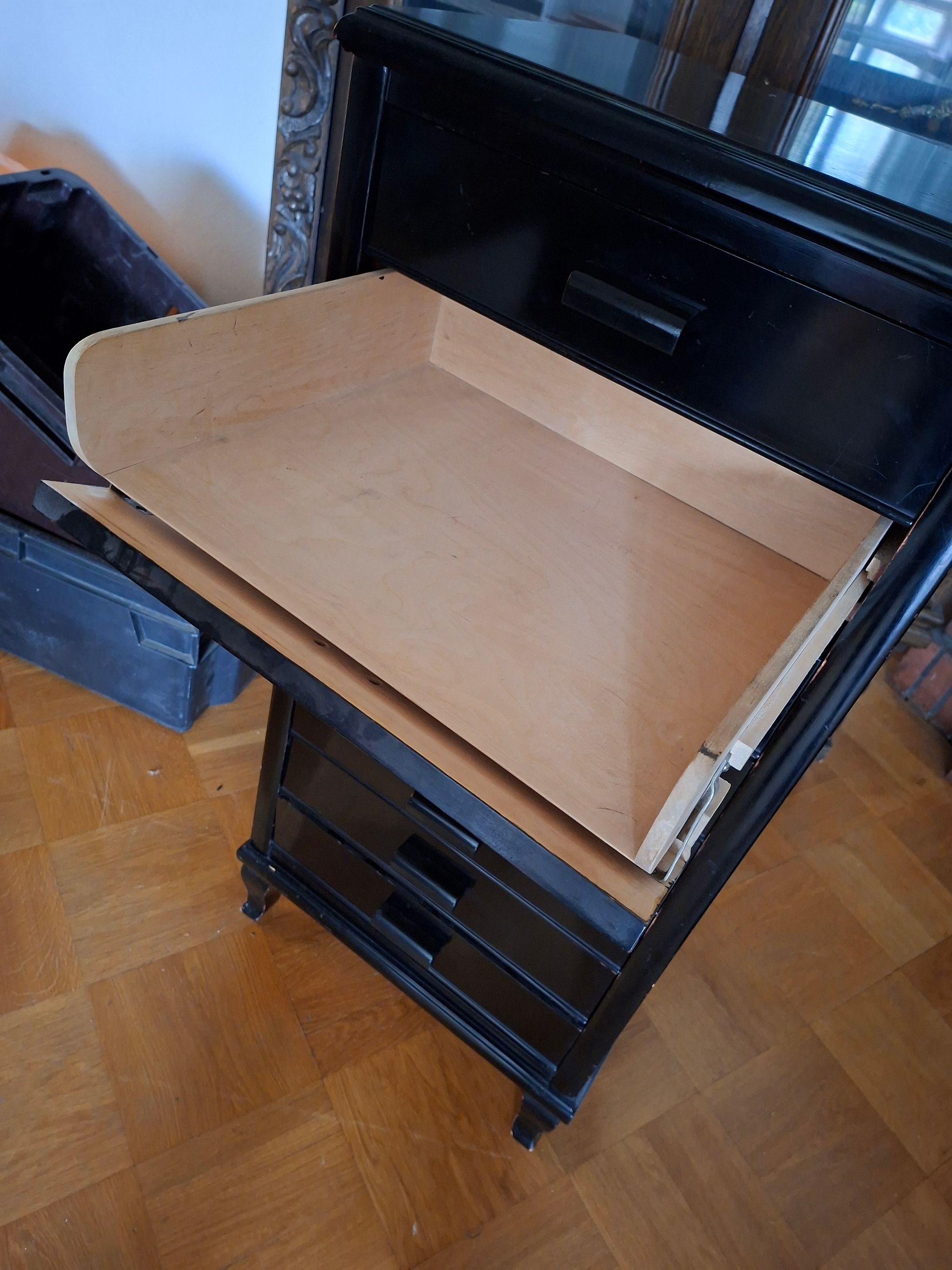 Image 4/5