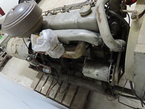 Image 6/10