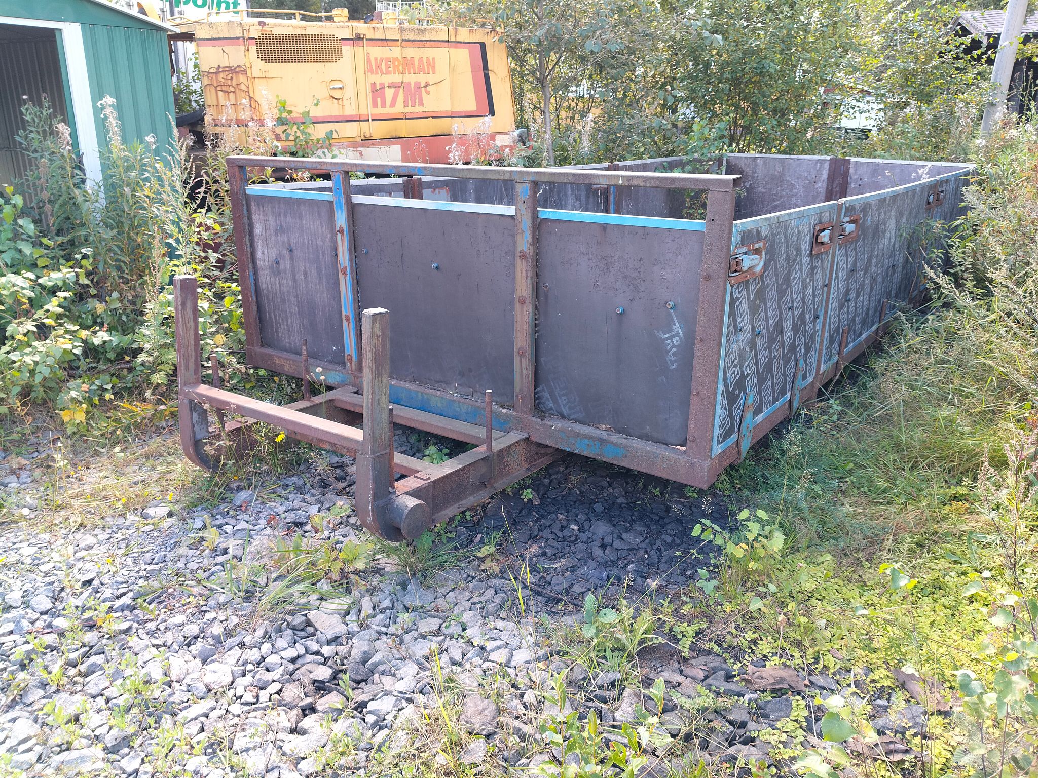 Image 1/8