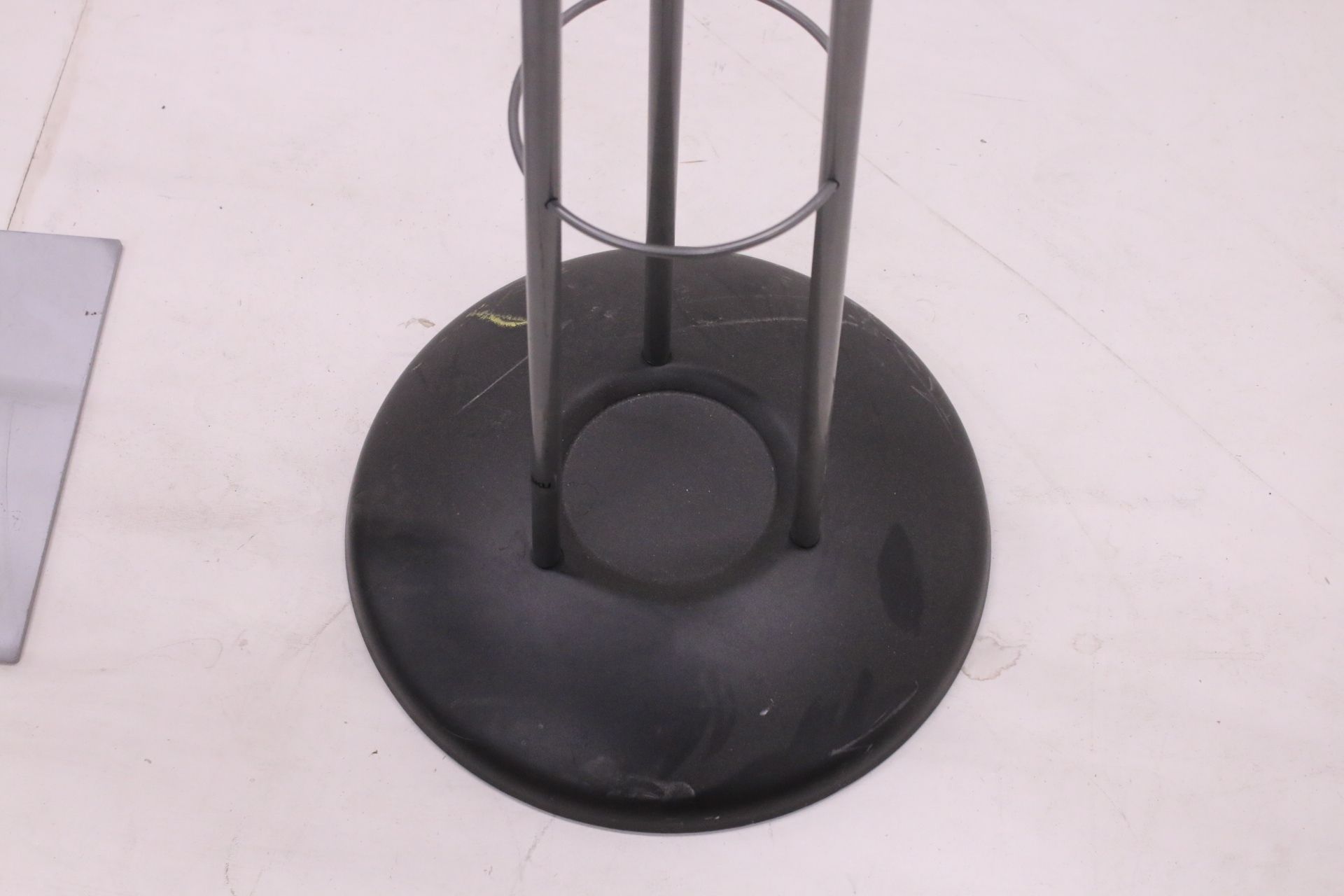 Image 5/9