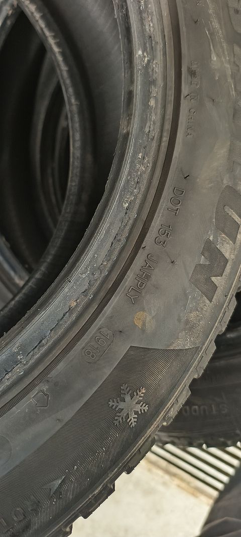 Image 4/8