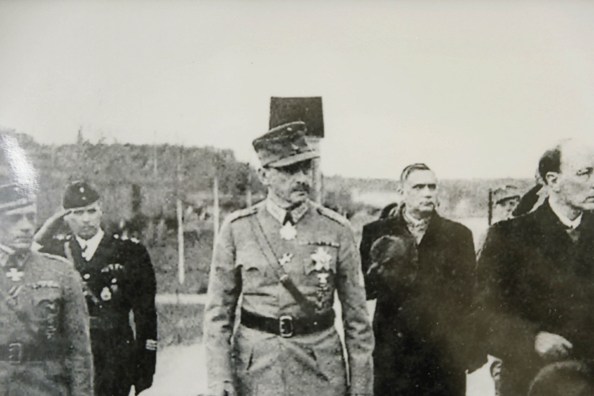 Image 3/8