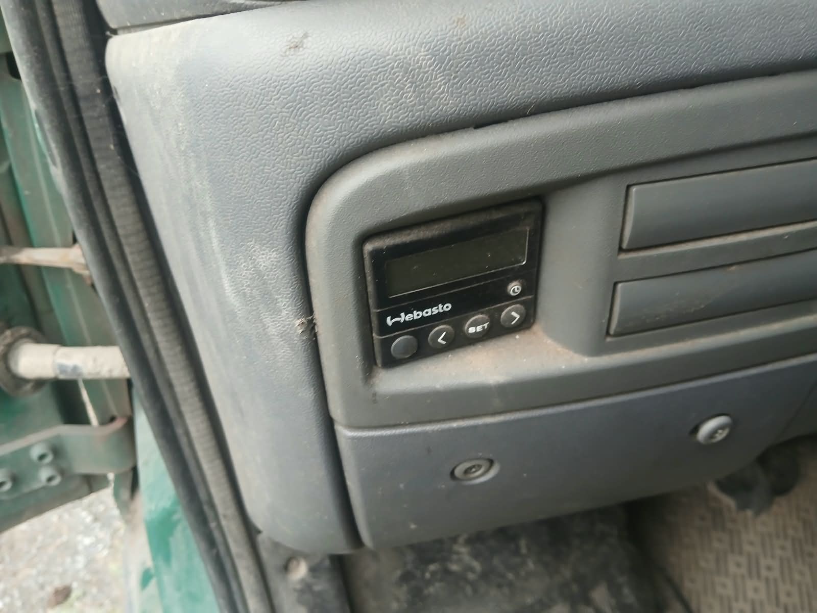 Image 4/10