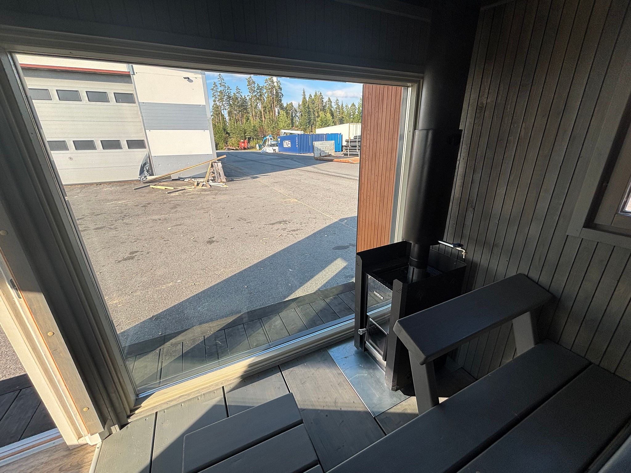 Image 11/16