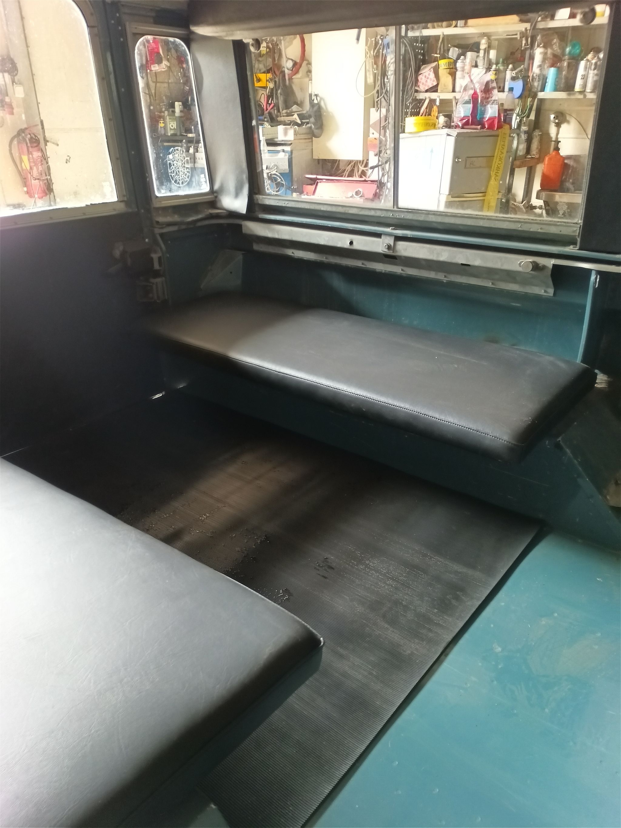 Image 6/10