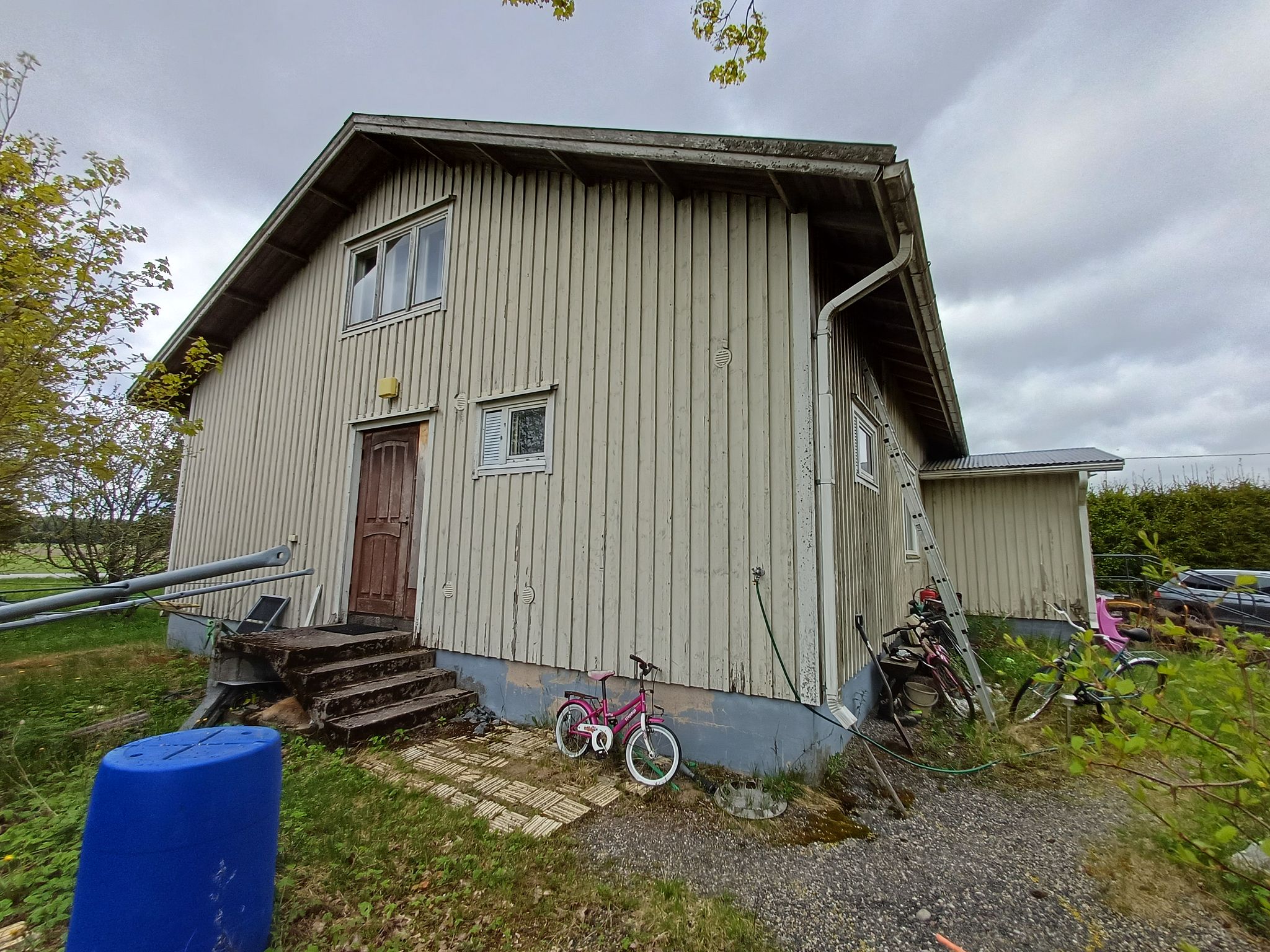 Image 1/28