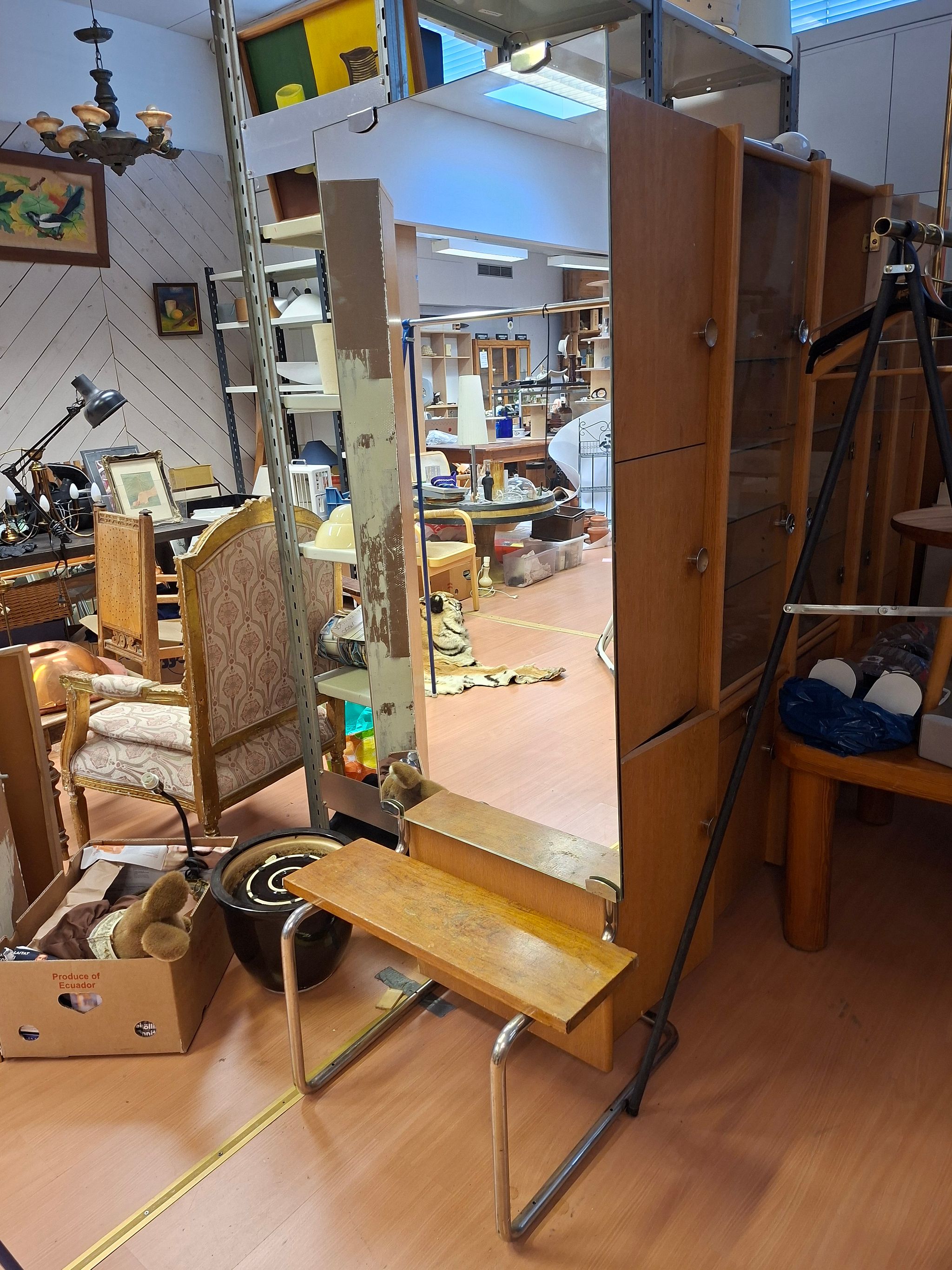 Image 1/8