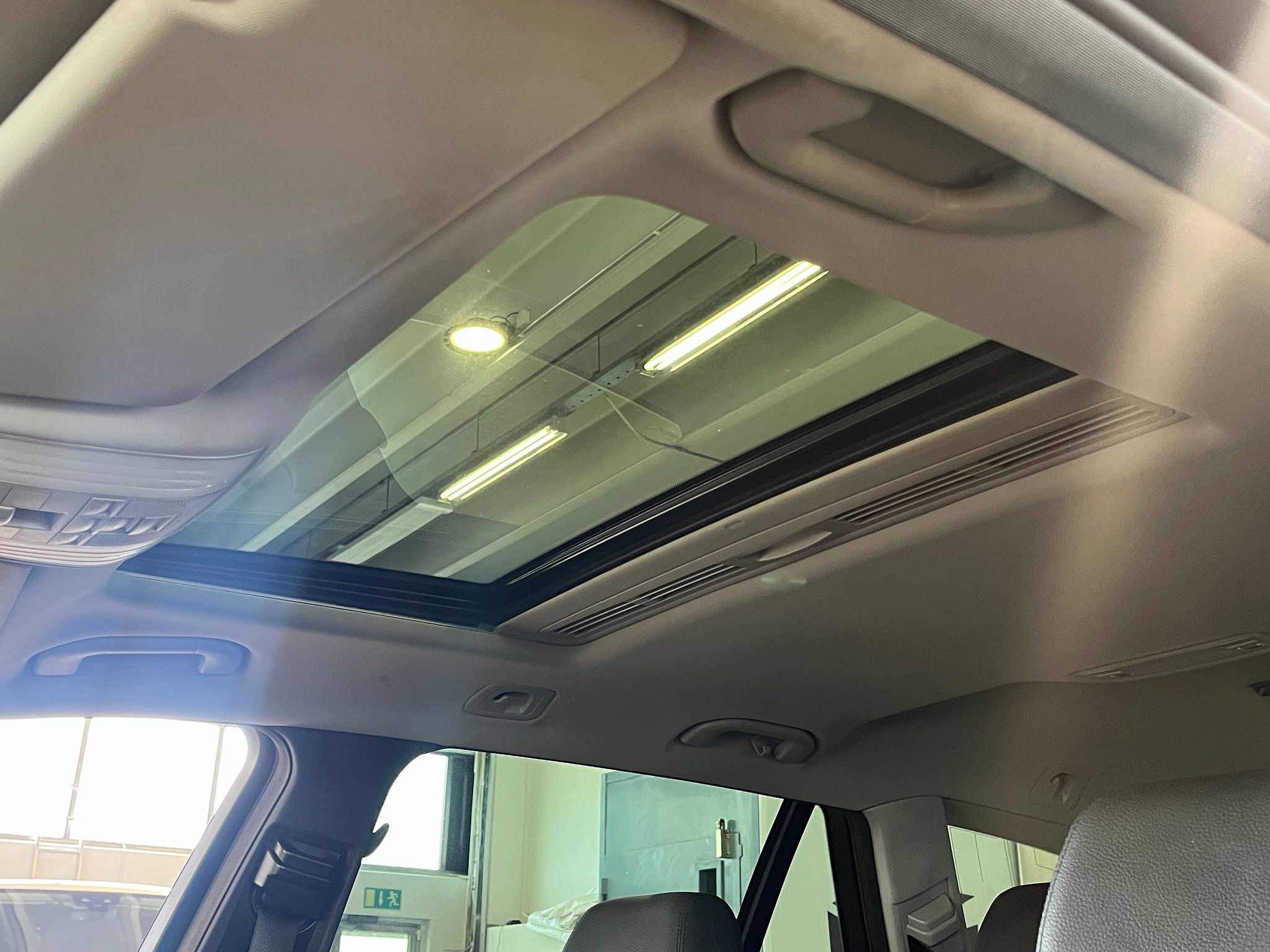 Image 19/50