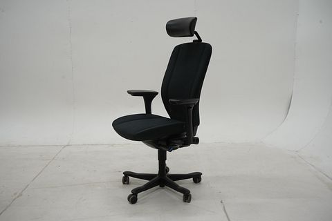 Image 2/8