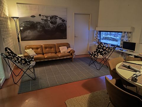 Image 3/64
