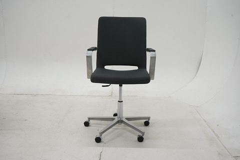 Image 9/10