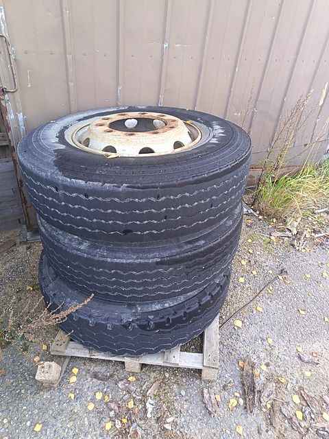 Image 1/3
