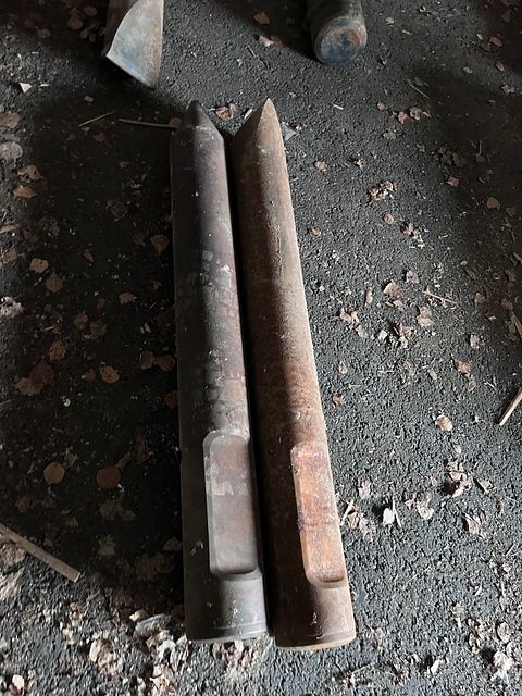 Image 4/5