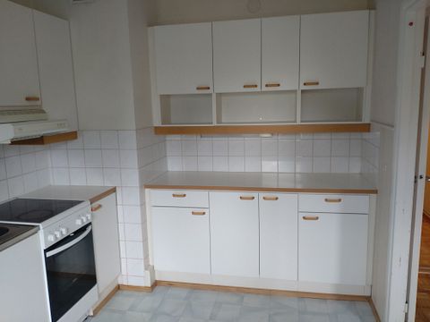 Image 2/8