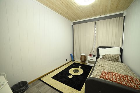 Image 9/36