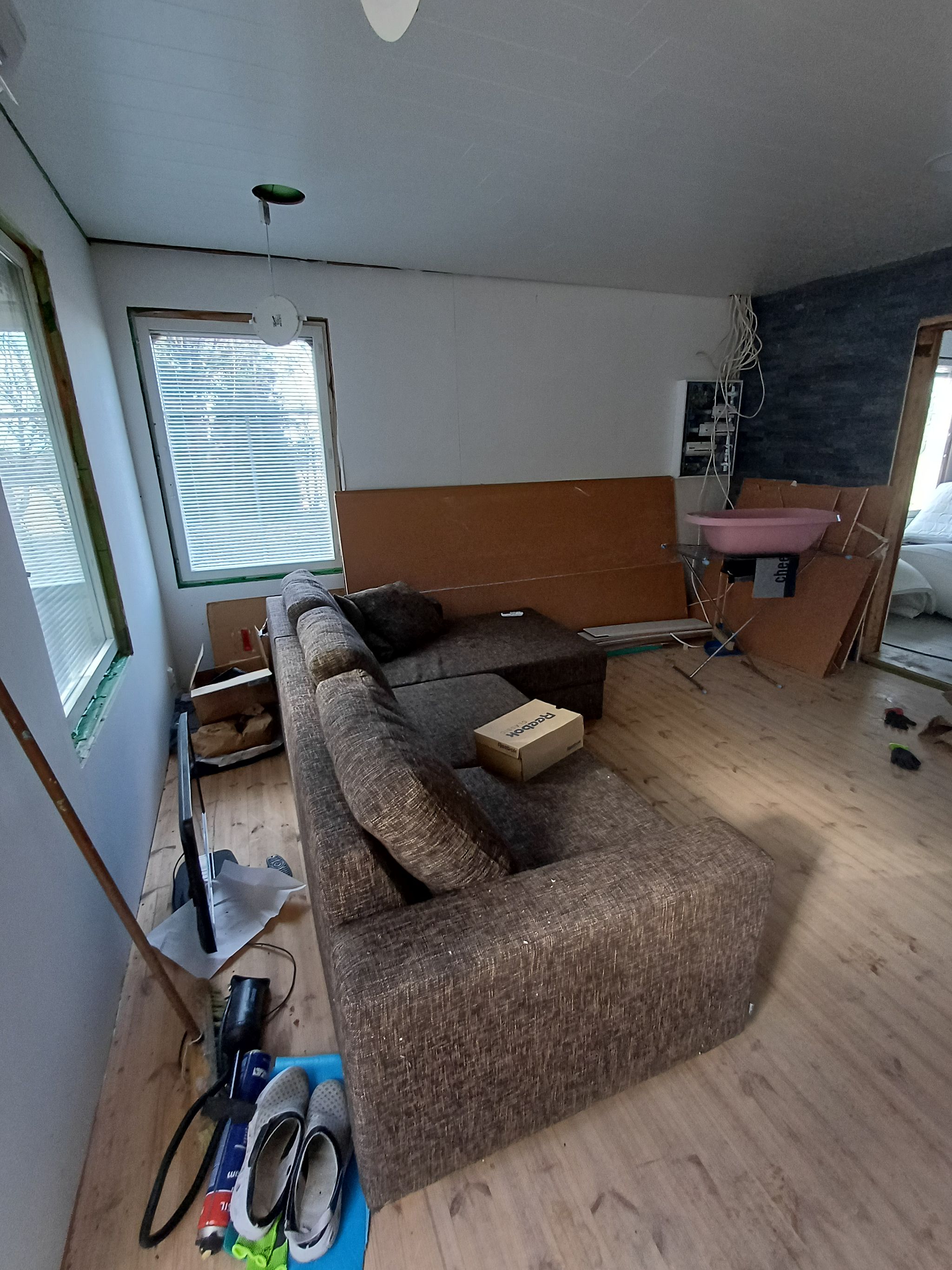 Image 6/28