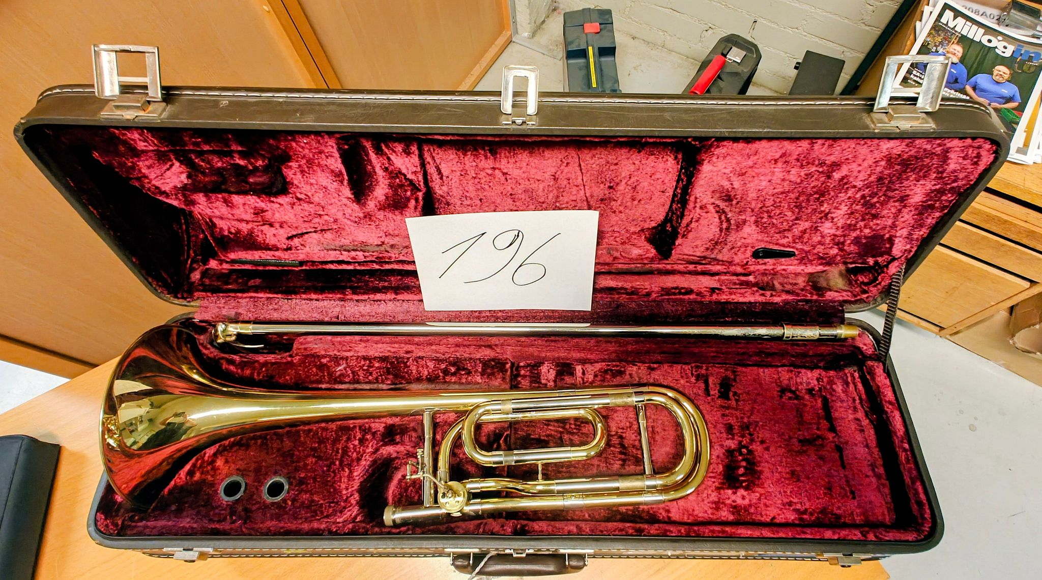 Image 1/18