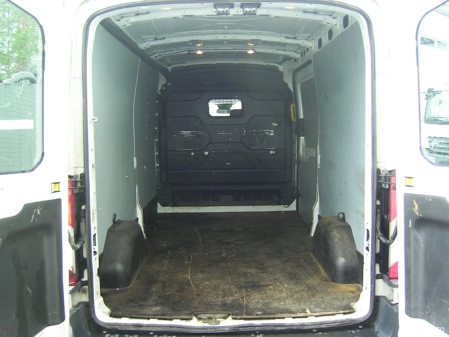 Image 6/9