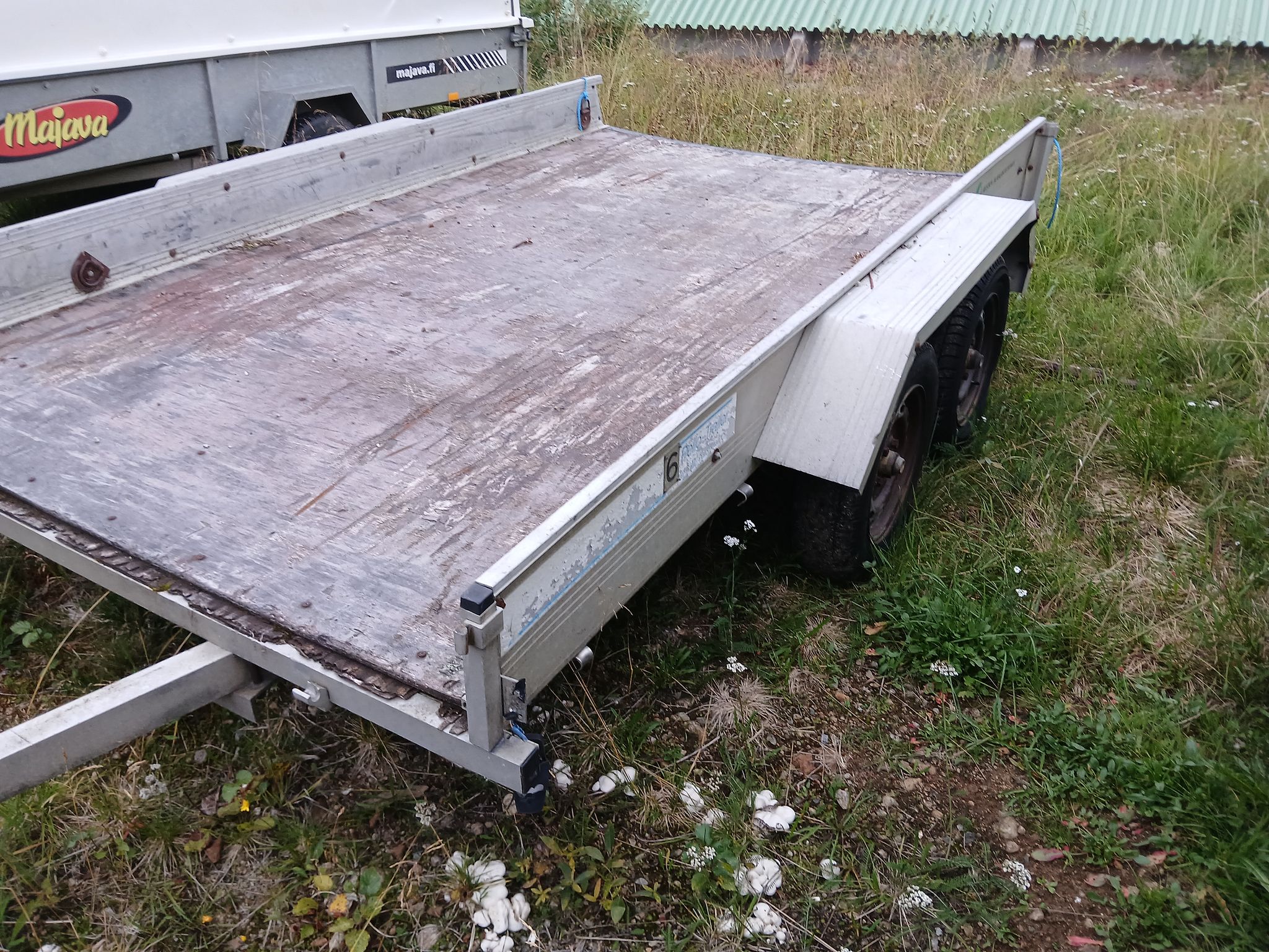 Image 2/5
