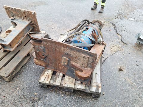 Image 3/15
