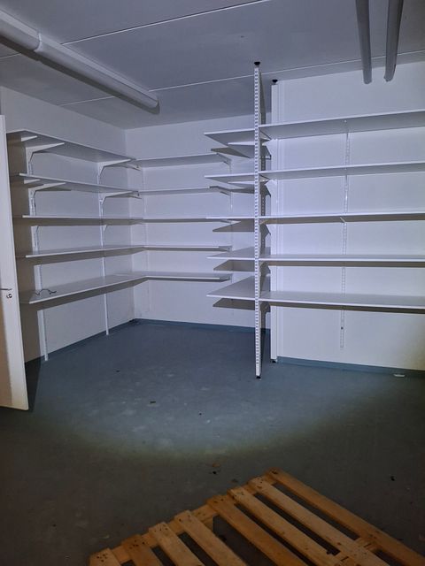 Image 19/40