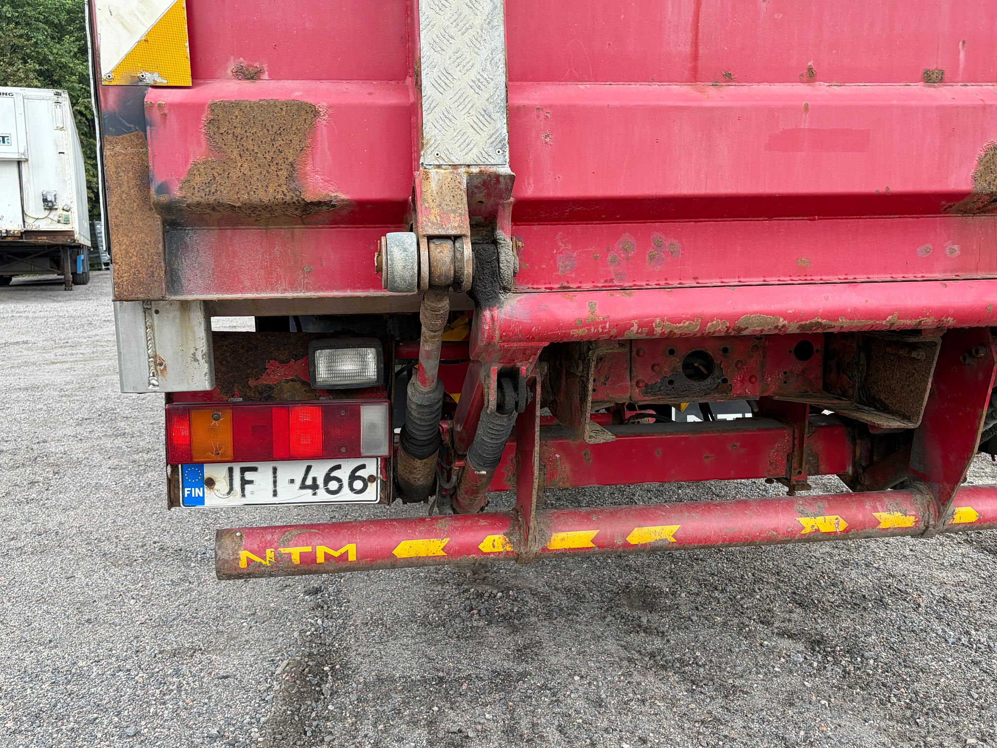 Image 19/40