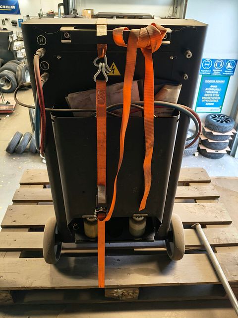 Image 4/7