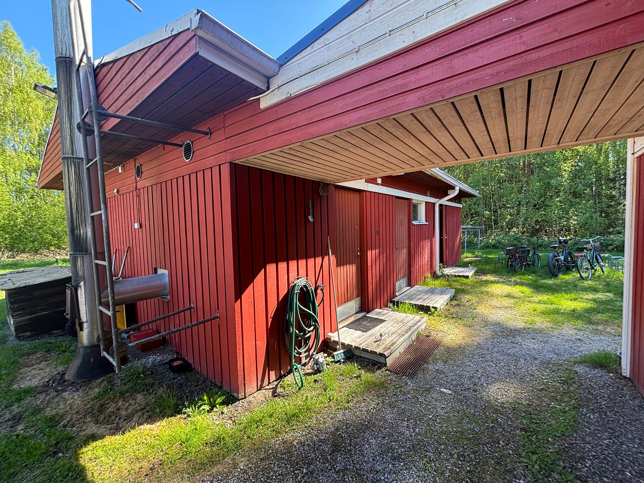 Image 11/16